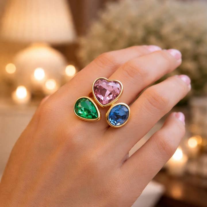 Trendy ring with heart cabochons for wholesale by Reference Mode