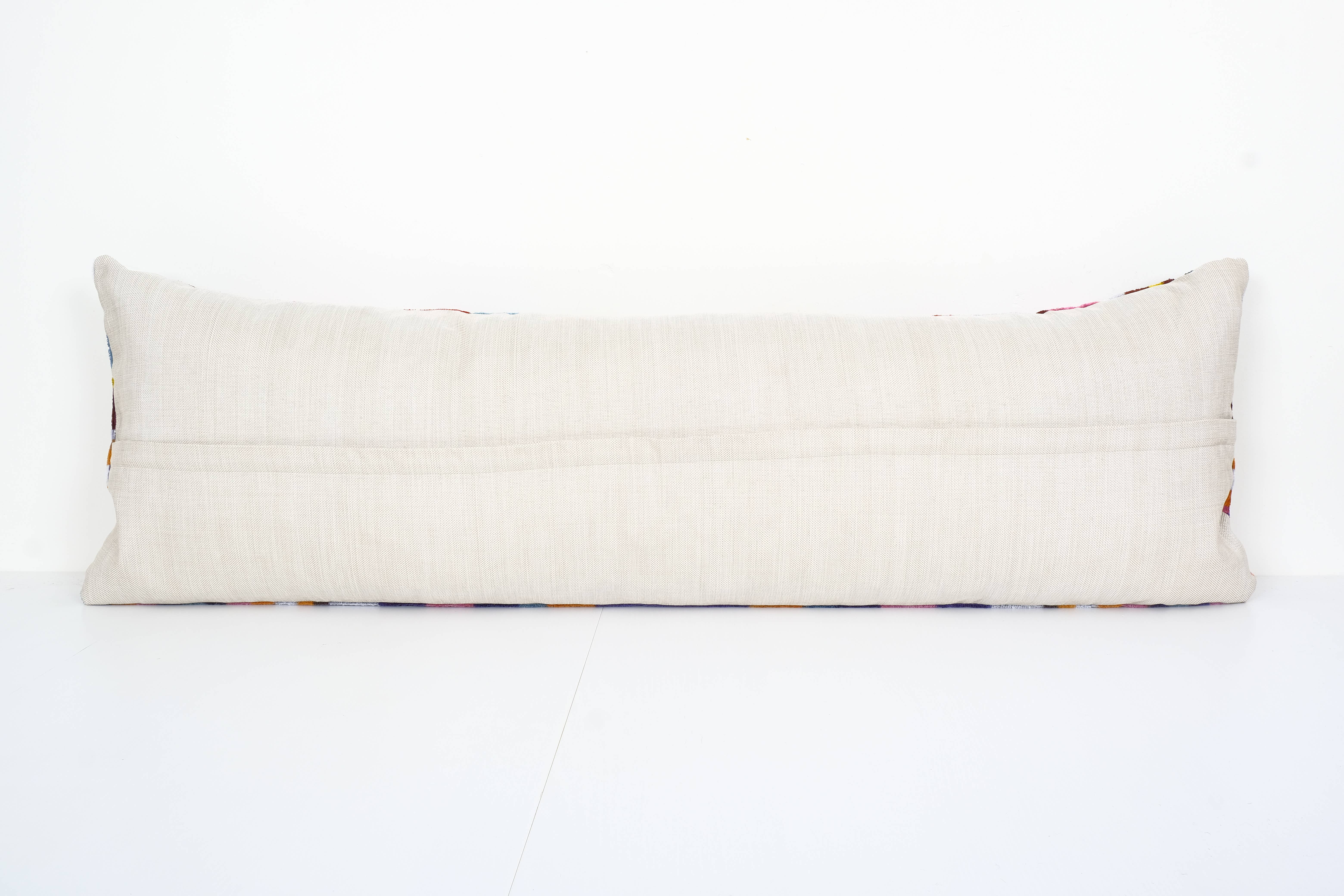 Vintage Pillows Store – Großhandel Lendenkissen – Seidener Ikat Samt Kissenbezug, Extra Langes Ikat Lendenkissen aus Seide3