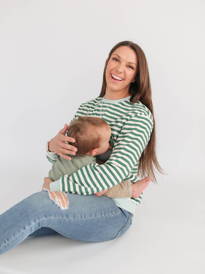Camisola de amamentação oversized com riscas Freestyle - TABELA ESTENDIDA por atacado de Movemama Apparel