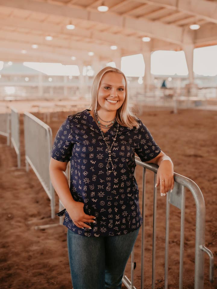 Haut de blouse Denver pour la vente par Spurrin' Scrubs