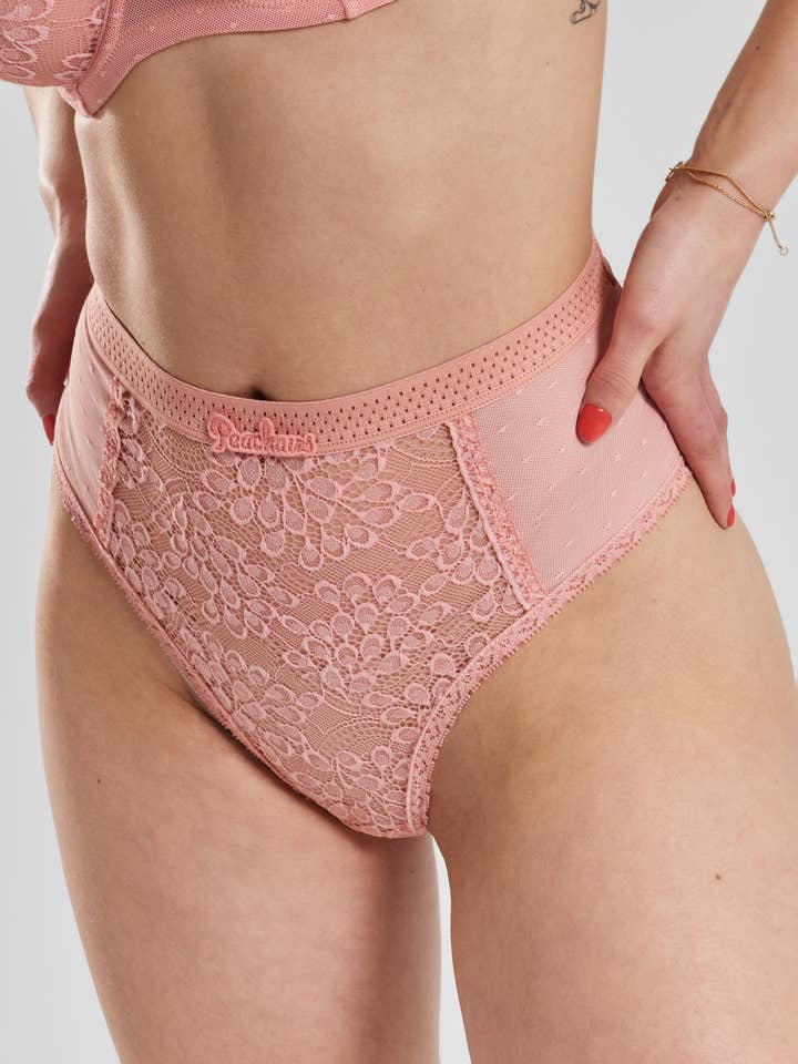 Cueca de cintura alta em tule reciclado Betony - Coral Dawnlight por atacado de Peachaus