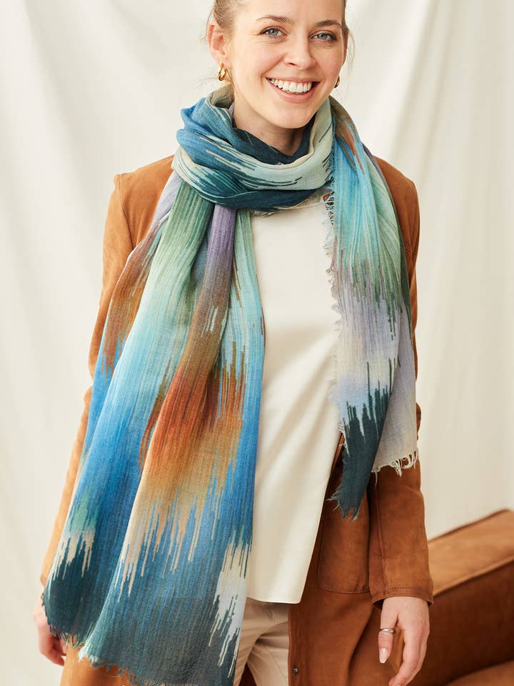 Sciarpa donna, lana merino, piume, tonalità di blu, viola, naturale per la vendita all'ingrosso da parte di SALTO