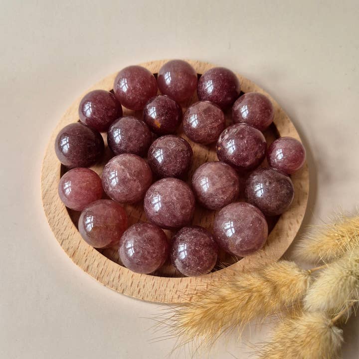 Moonlight Gemstones - Wholesale Spiritual Stone/Crystal - Crystal Ball Strawberry Quartz 20-30mm Gemstone Crystal Sphere1
