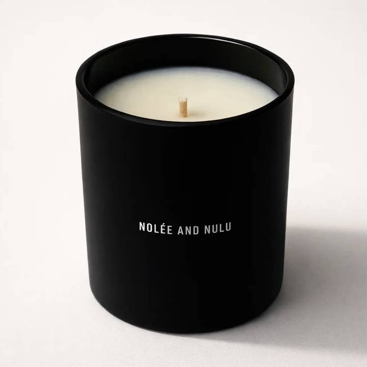 Candela Profumata Cannella Stagione alla Cannella 215 grammi per la vendita all'ingrosso da parte di Nolée and Nulu