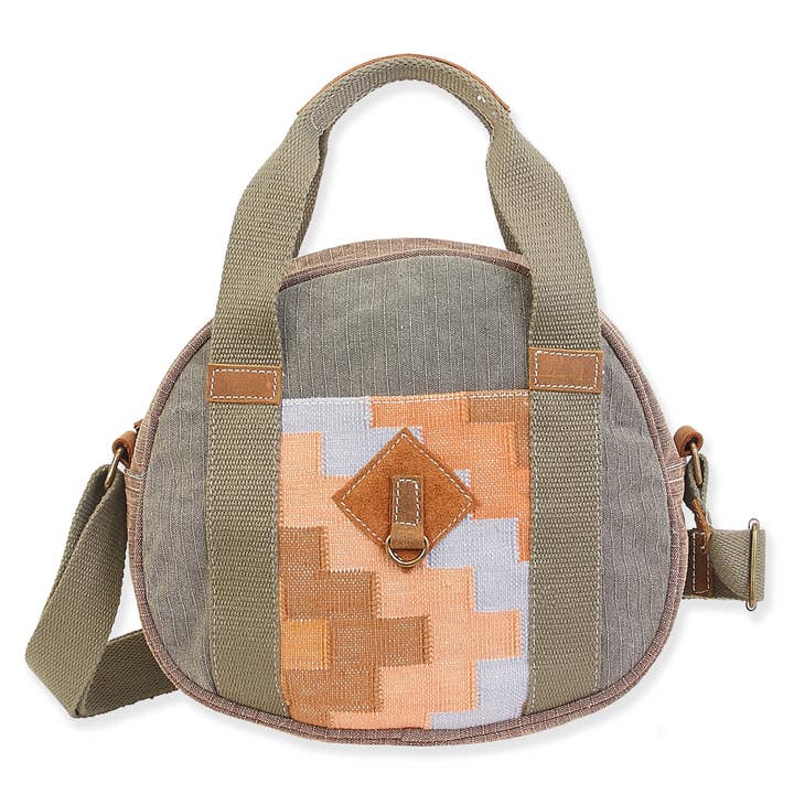 Tote rond vintage pour la vente par Headwear & Handbag Collections by Sun 'N' Sand