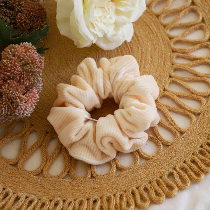 Wild Rose Accessories – Engroshandel Scrunchie – Kvinder – Marshmallow Velvet Corduroy Scrunchie 0