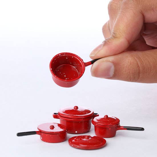 Factory Direct Craft - Venta al por mayor Juego de accesorios para muñecas - Niños - Juego de ollas y sartenes en miniatura de casa de muñecas de esmalte rojo