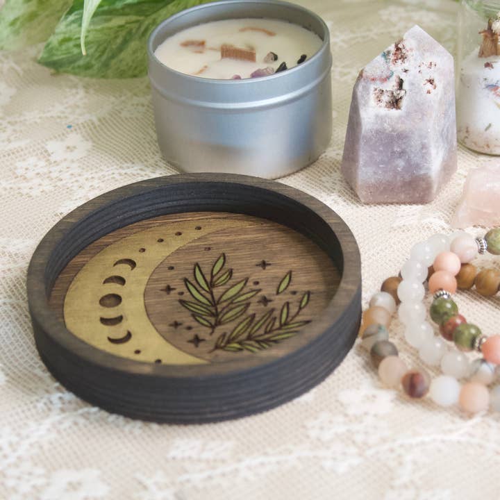 Plat à bijoux Crescent Moon pour la vente par Topaz & Pine