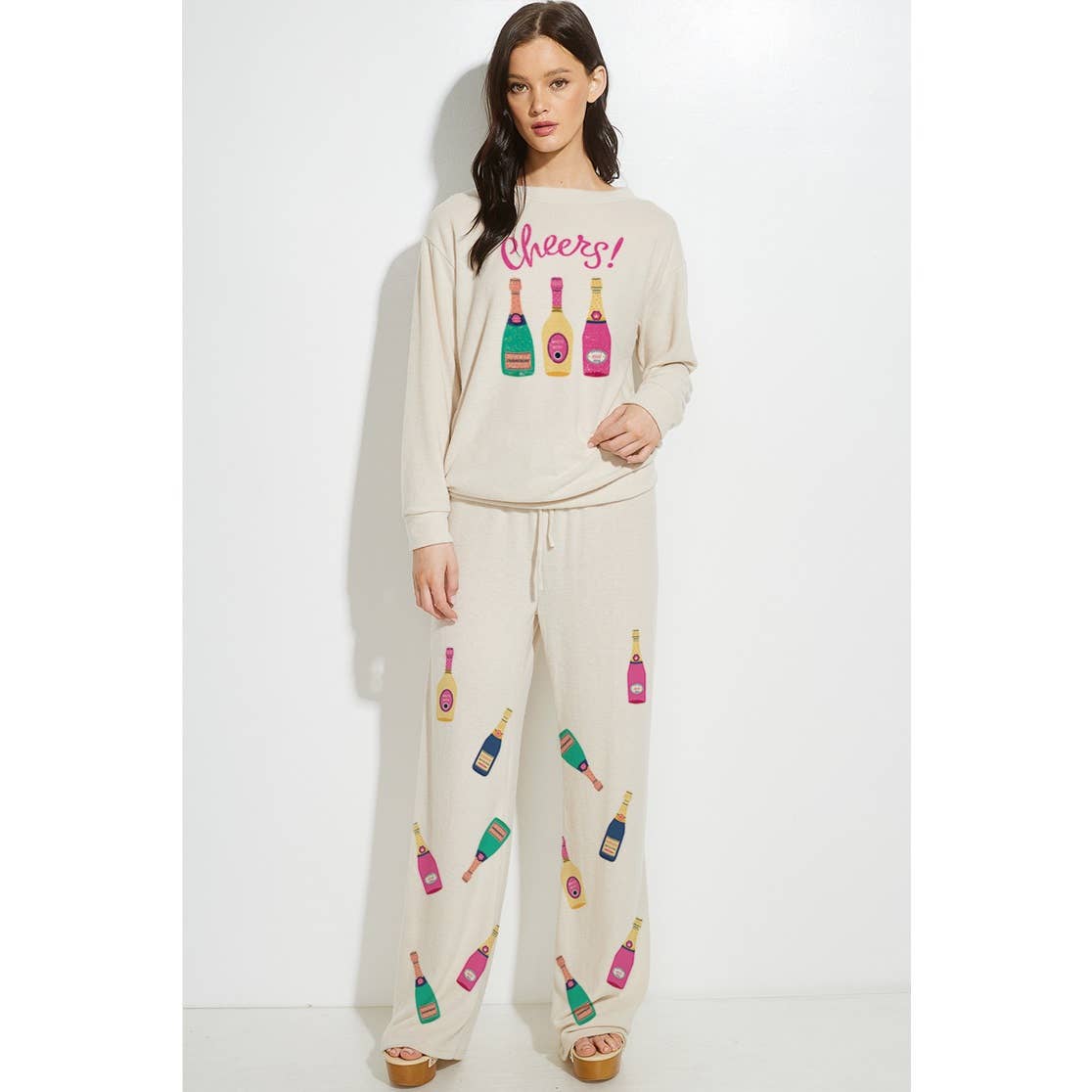 Phil Love – Großhandel Set aus Oberteil und Hose (NICHT Loungewear) – Damen – Weiches Loungewear-Set mit Champagnerflaschenprint für den Urlaub10