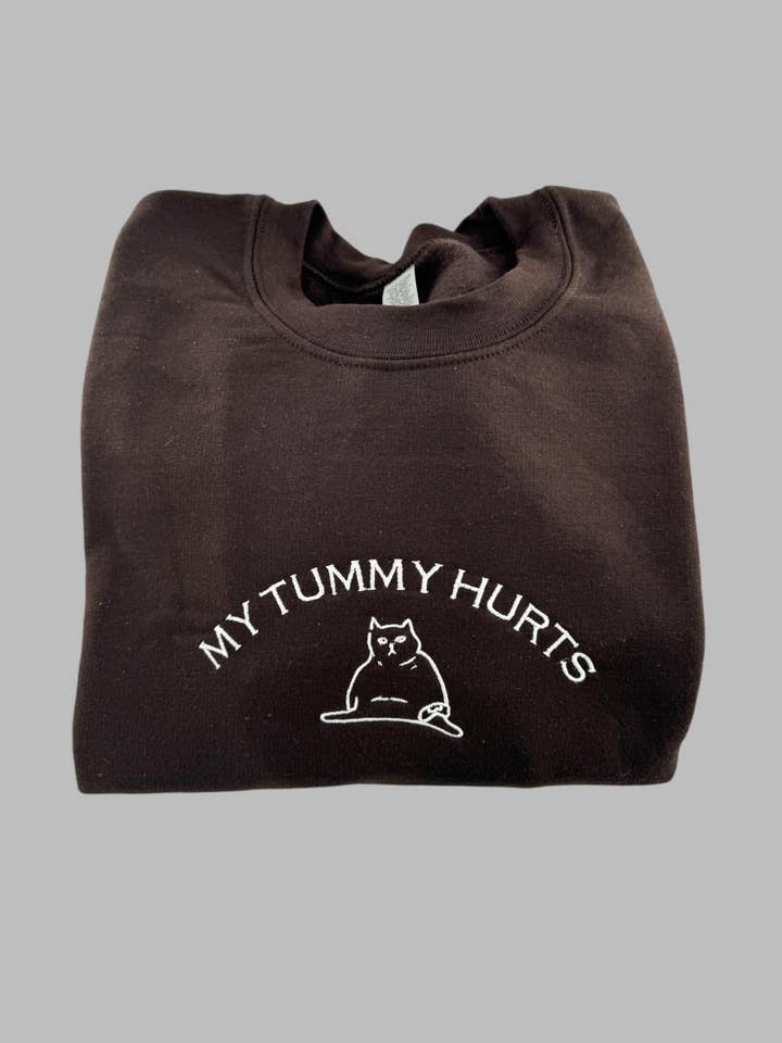 Mon ventre me fait mal Chat gras Vêtements unisexes brodés pour la vente par Totally Iced Out