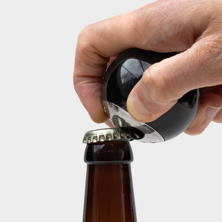 SUCK UK – wholesale Bottle/wine opener – 8 Ball Bottle Opener xcvi2