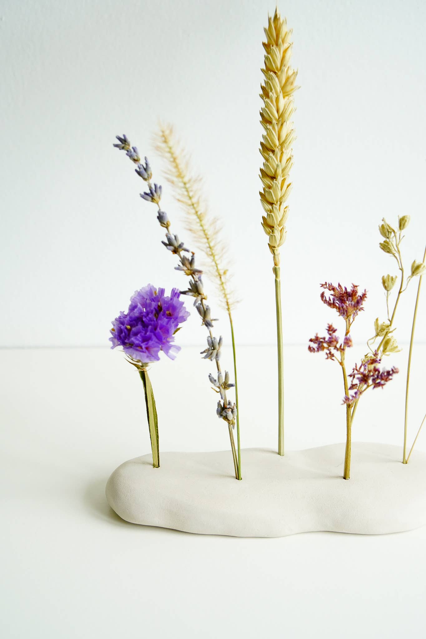 Poca Ceramics - Wholesale Dried/Pressed Flowers - Ceramic holder with dried flowers1