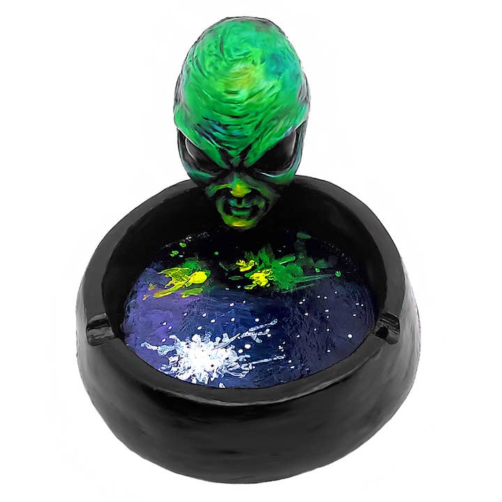 Green Alien Head Figurine Round Ash Tray for wholesale by Pichincha