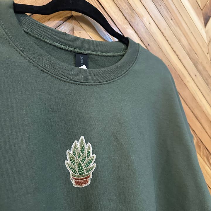 Crewneck brodé avec plante pour la vente par Honeyella