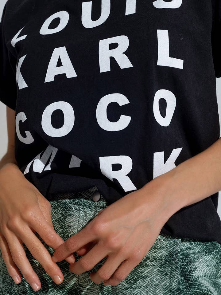 Black T-shirt With famous Names Logos At The Front for wholesale on Faire1