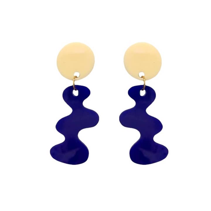 Orecchini ispirati all'arte astratta con colori vibranti e forme asimmetriche per la vendita all'ingrosso da parte di AKA Tropicalia