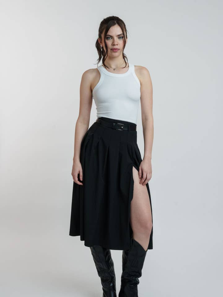 Verf de Stad Geplooide Midi Rok met Riem voor wholesale door Hunter & Brown Co.