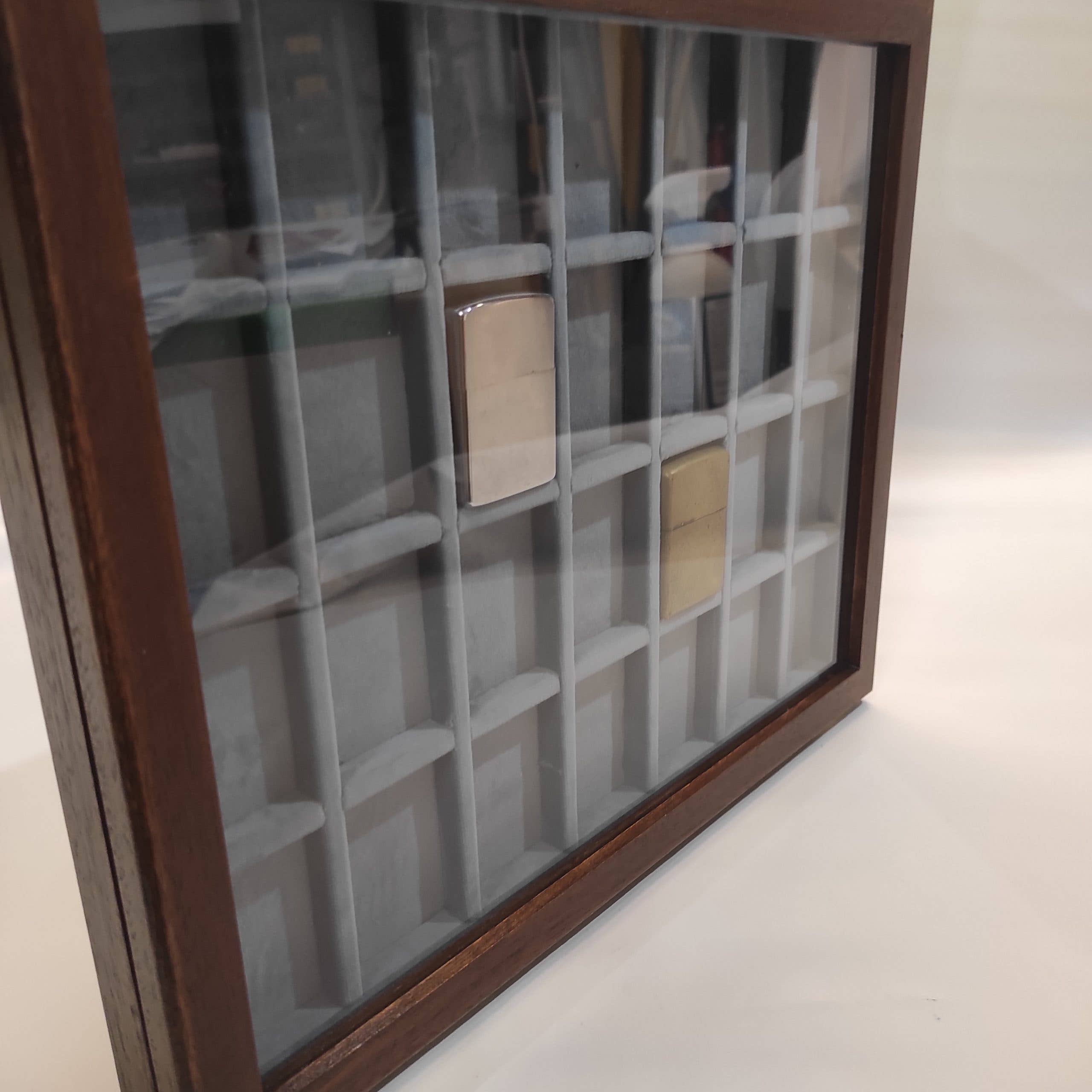 Coins&More - Wholesale Ashtray - ZIPPO Lighter Display0