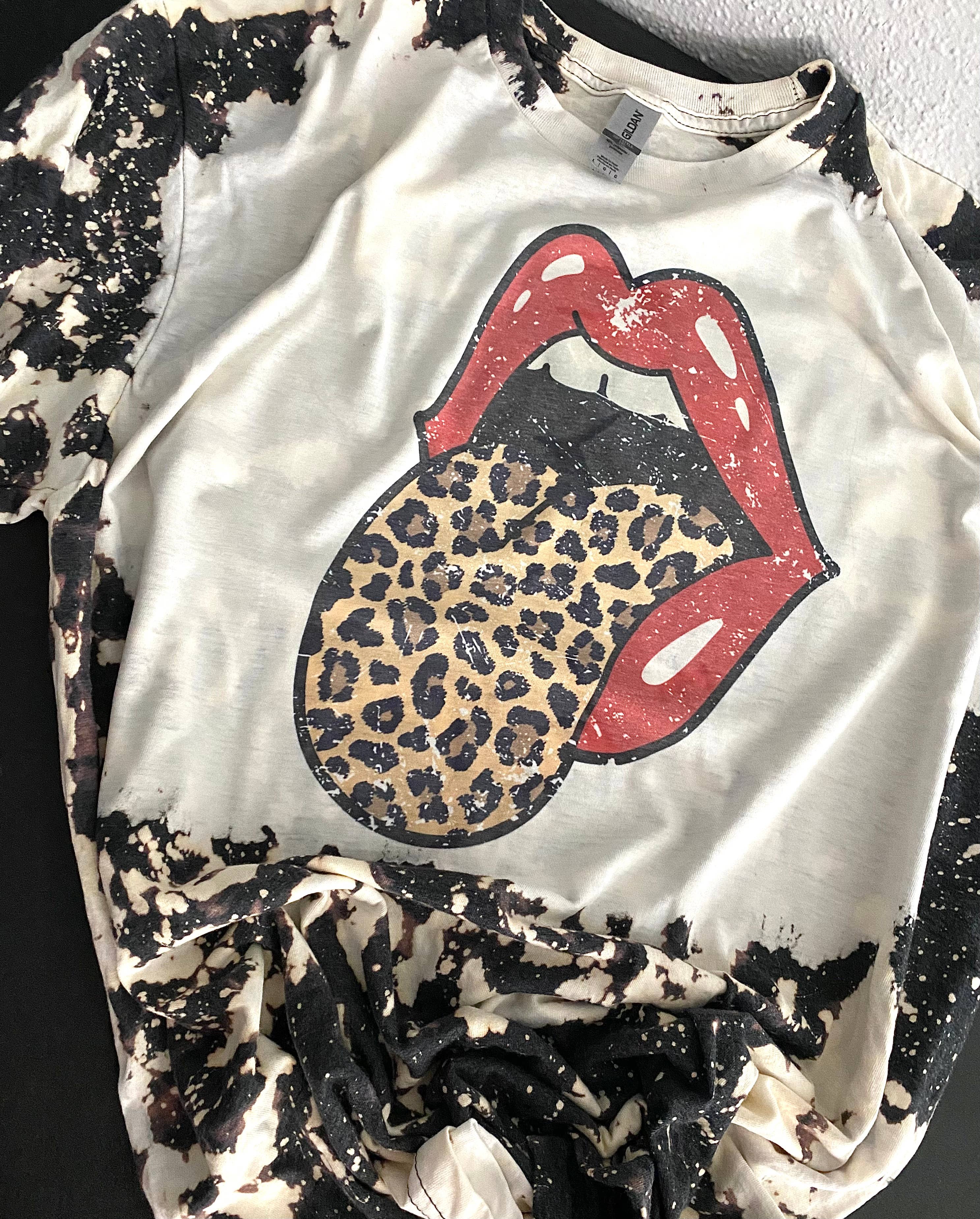 veryHOU - Wholesale Screen Printed T-Shirt - Women's - Leopard Lips Bleached1
