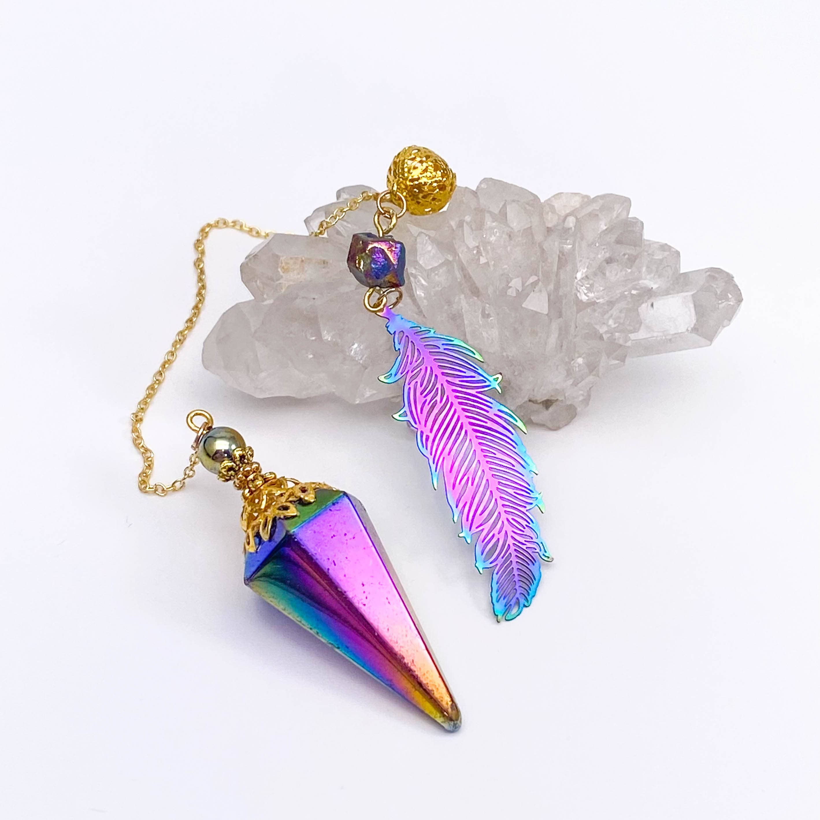Glorious Healing Crystals – wholesale Spiritual stone/crystal – Titanium Rainbow Aura Quartz Pendulum with Electroplated Fea6