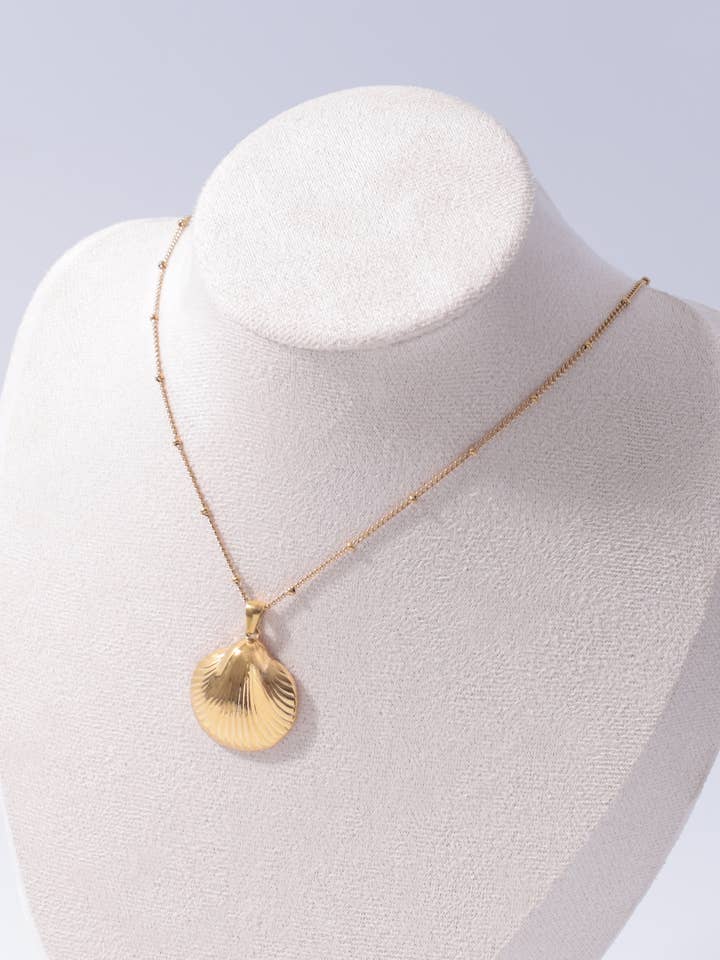 Pendentif Coquille Saint-Jacques Collier Imperméable pour la vente par Haven