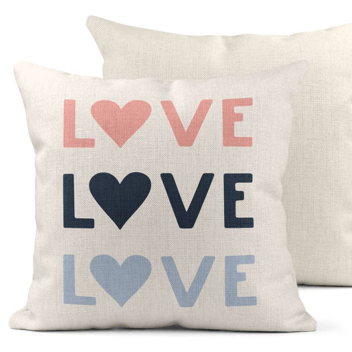 Coussin Saint-Valentin Love Love Love Heart pour la vente par Quotable Life
