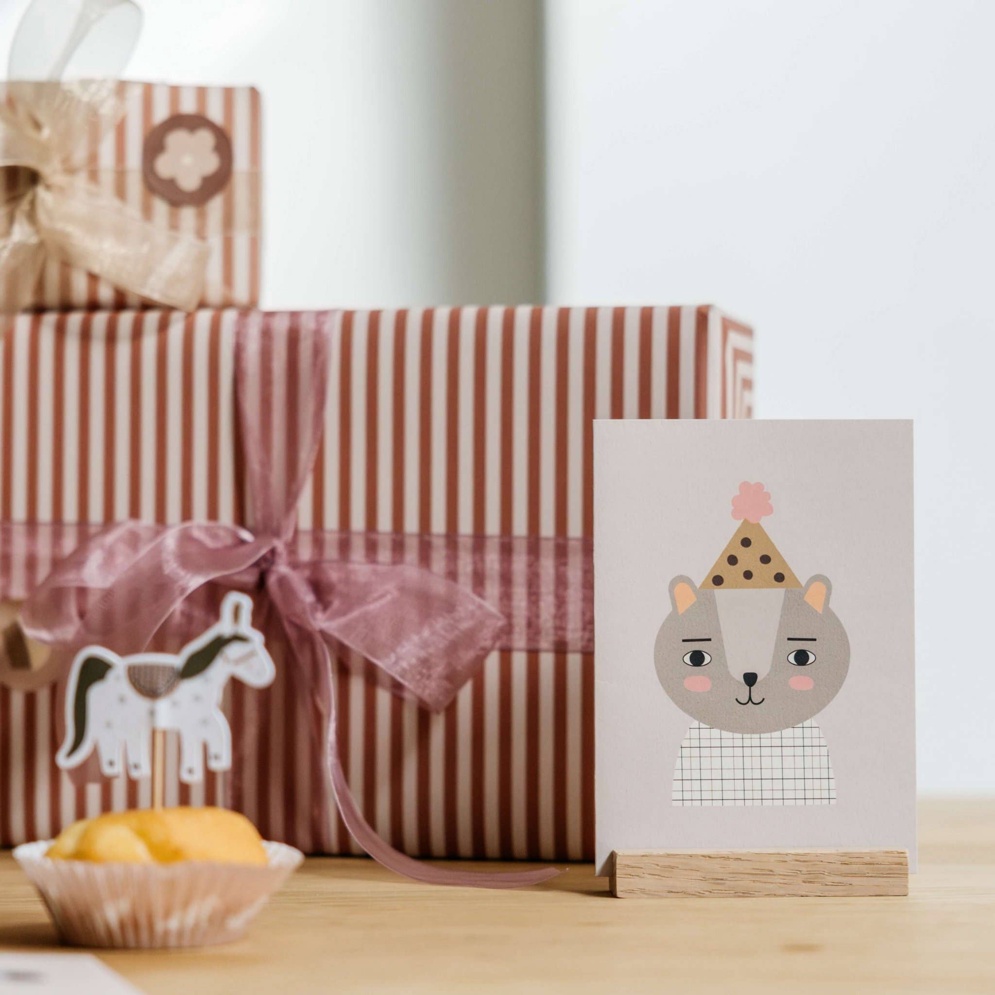 Little Otja - Wholesale Picture Frame Stand - Oak A6 Stand, Display for Cards & Small Prints5