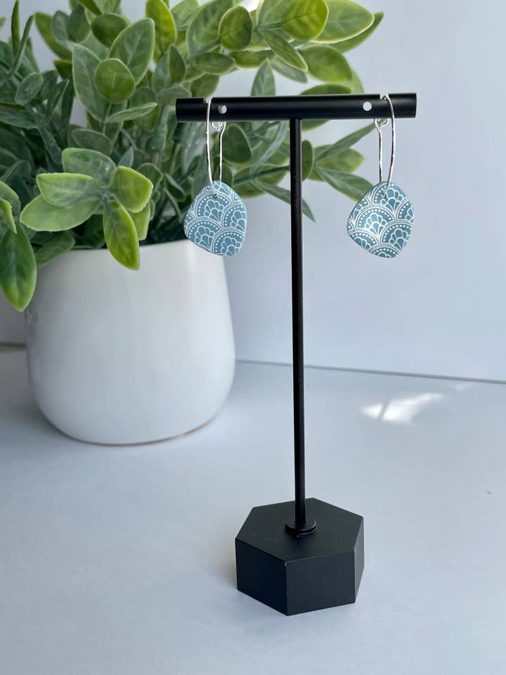 Aros de seixos de primavera azul bebê por atacado de Written In Clay