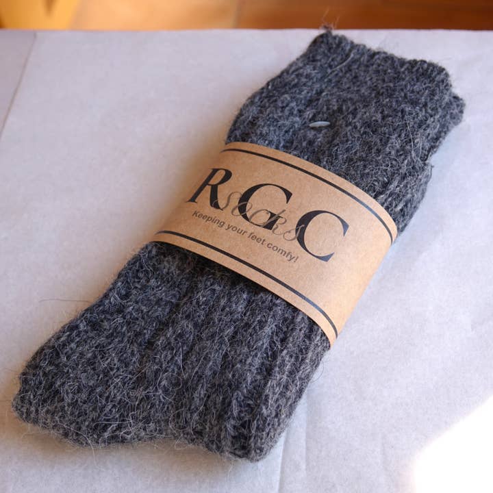 By The Mountain - Portuguese Handmade Footwear – Großhandel Socken - Unisex – Anthrazitfarbene Alpaka-Socken | Wollsocken | Socken | Wintersocken