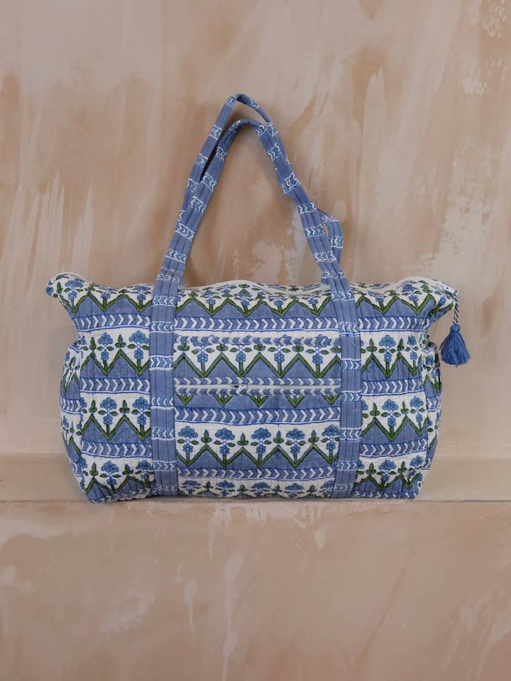 Bolso de viaje acolchado azul con estampado de bloques para venta al por mayor de Kapara London