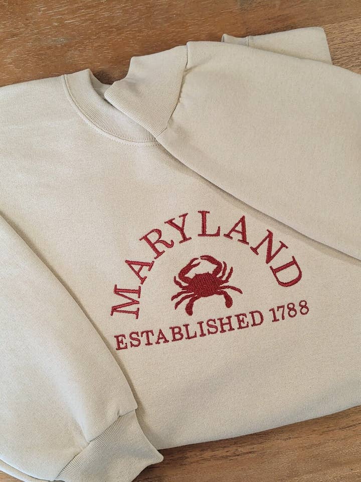 Geborduurd Maryland MD Blue Crab sweatshirt met ronde hals voor wholesale door Penelope Annen Design