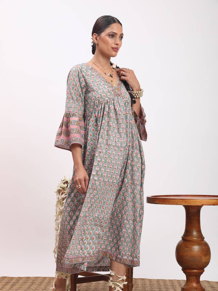 Blocktryckt midiklänning (Bhavani–lagergrön) BÄSTSÄLJARE för wholesale av The Fox and The Mermaid