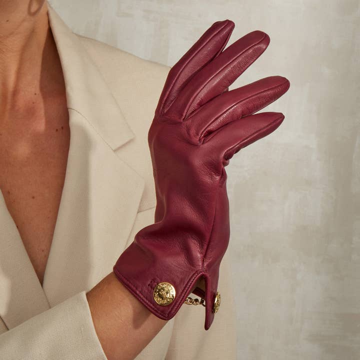 Françoise | Læderhandske med en knap manchet Link for engroshandel hos Cornelia James