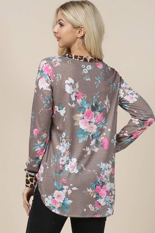 MOKA FLORAL AV1153-CINCY HAUT À COL EN V CONTRASTÉ LÉOPARD À IMPRIMÉ FLORAL en vente sur Faire7