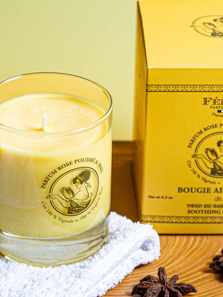 Bougie apaisante 6,34 oz - Rose et miel pour la vente par Feret Parfumeur - Distributed by Scents of Europe