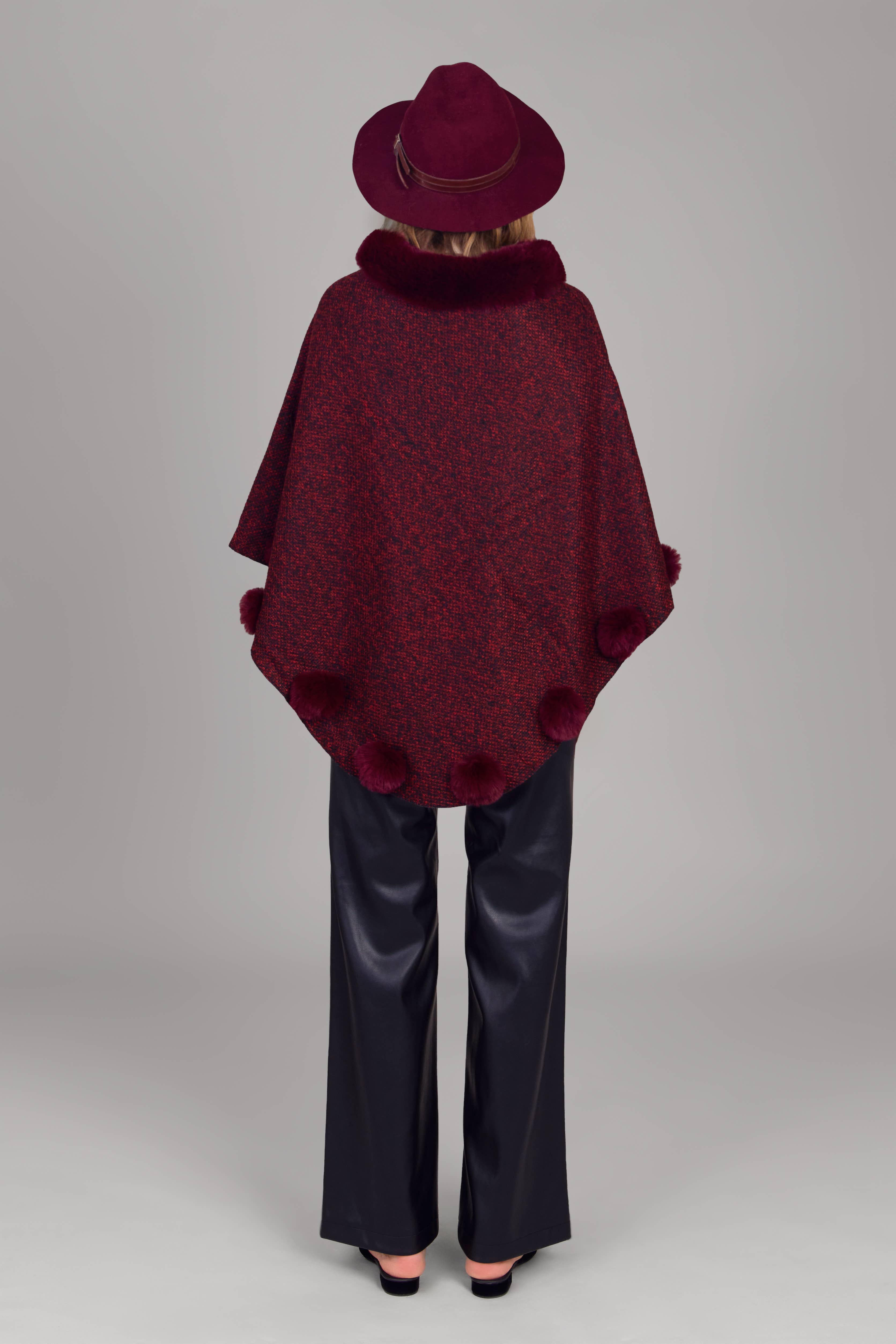 SAACHI - Wholesale Poncho - Dames - Posey Fur Pomponponcho3