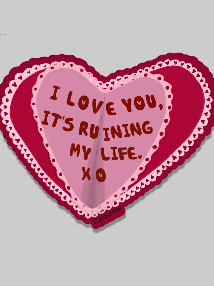 Pegatina Swiftie con texto en inglés «I Love You It's Ruining My Life» para venta al por mayor de Studio Gizelle