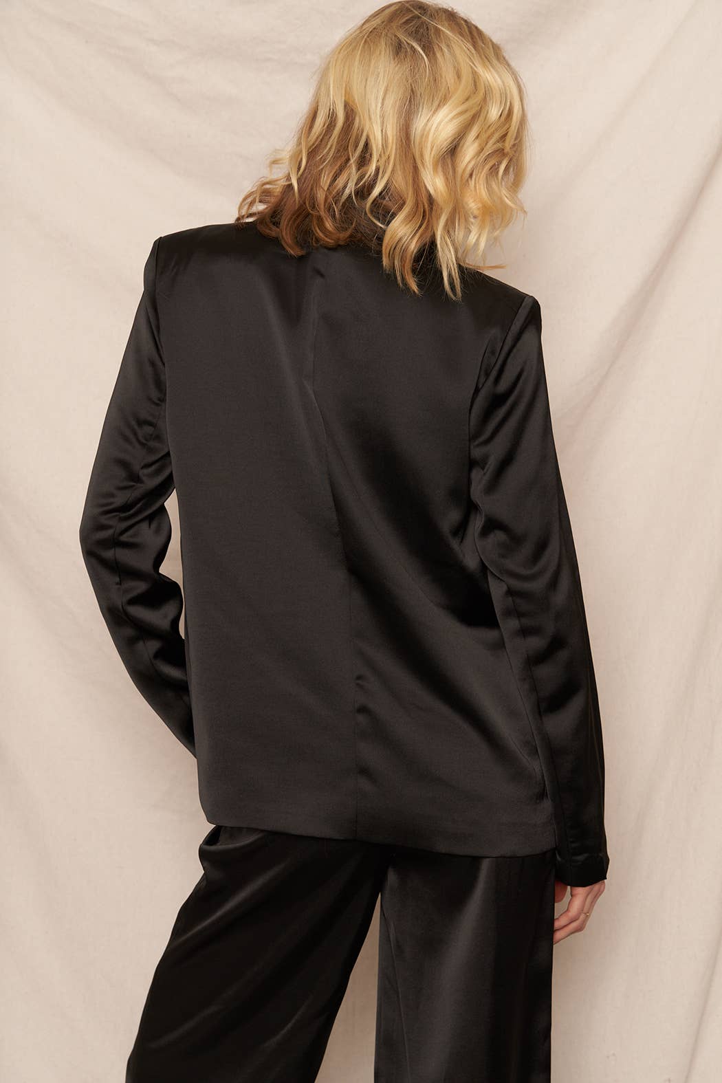 En Crème - Wholesale Blazer - Women's - Satin Blazer 3