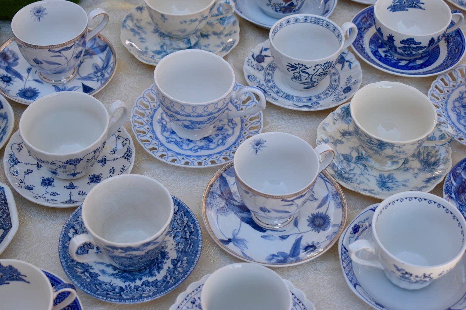 All Little Cute Things – wholesale Kaffe-/Tékopp – Blandade tekoppar i blått och vitt för catering och event9