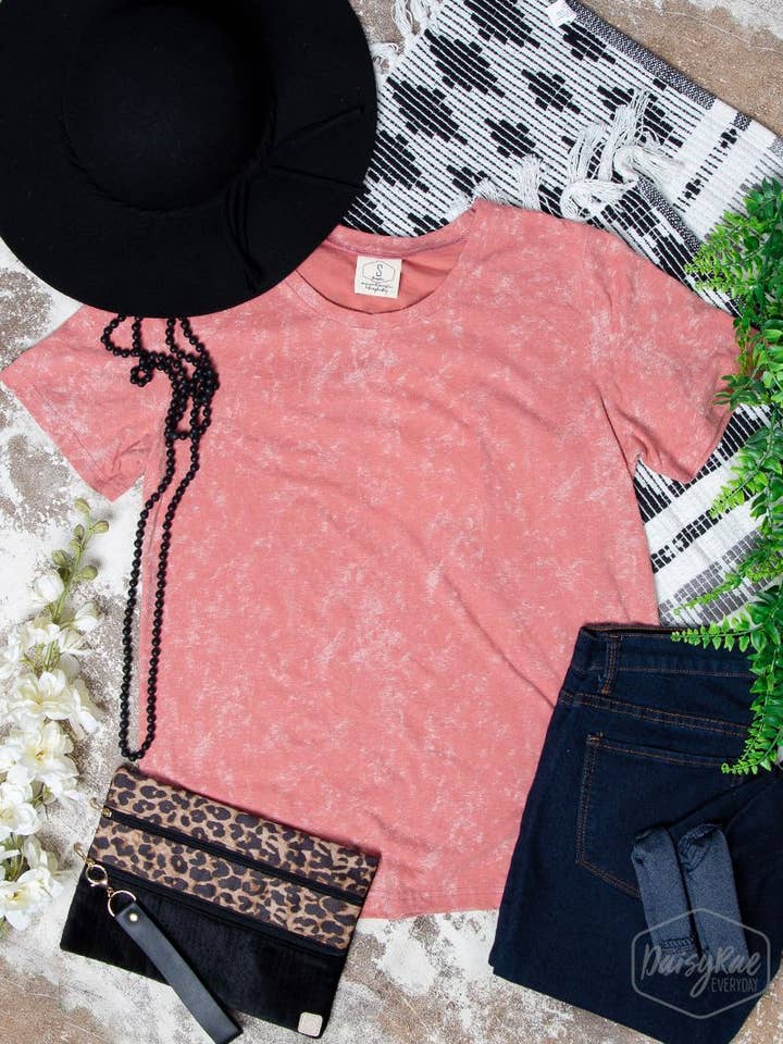 Rose T-shirt délavé à l'acide Daiquiri à la fraise en vente sur Faire0