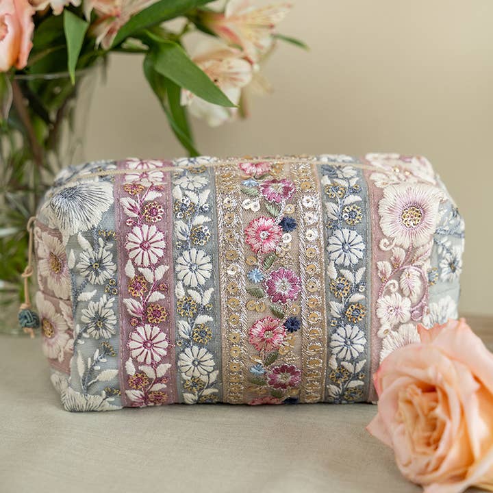 Bel Canto Kosmetisk Väska - Lila för wholesale av April Cornell