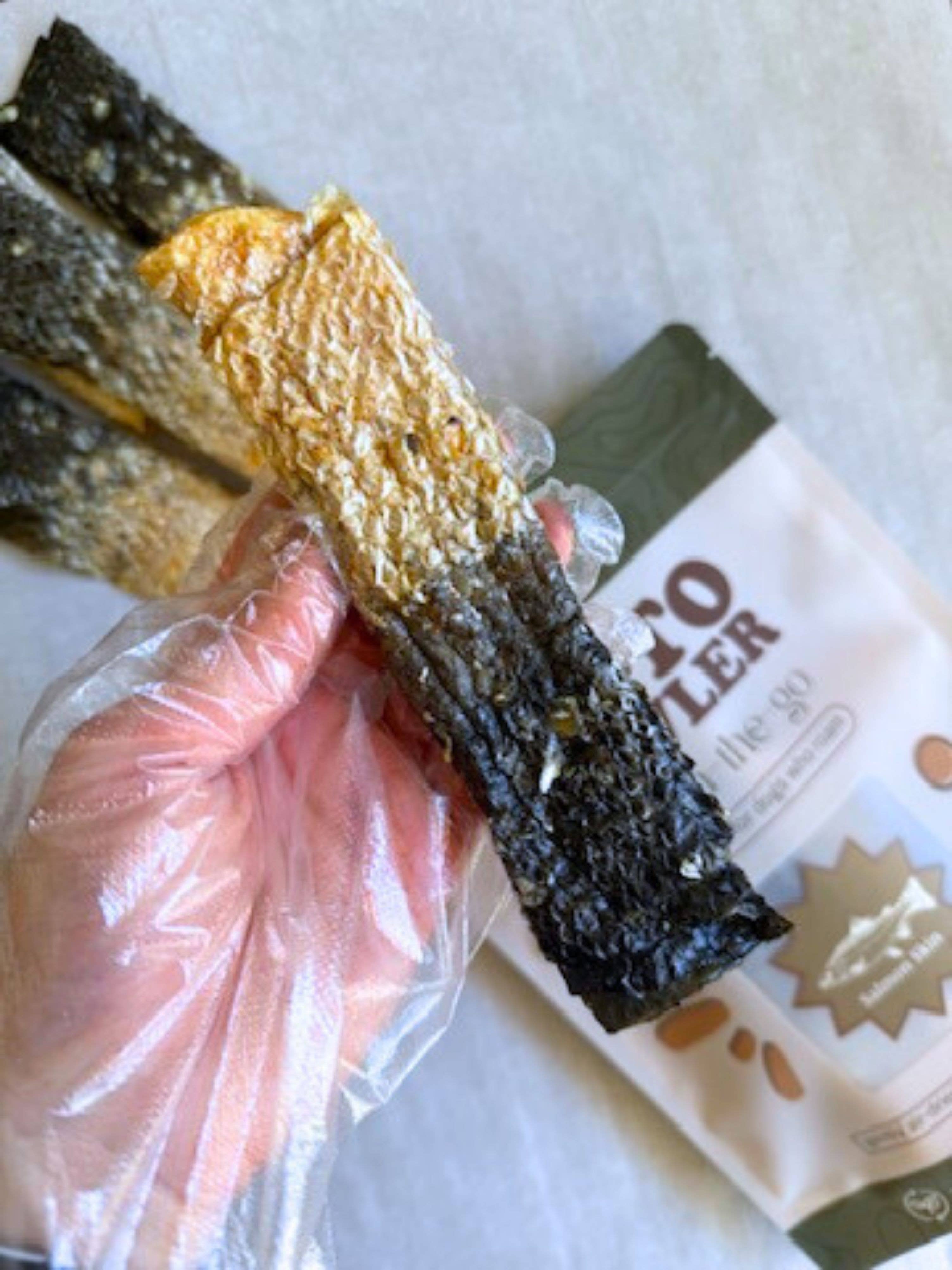 Litto Howler - Wholesale Pet Treats - Dog - Salmon Skin Rolls | 4 oz4