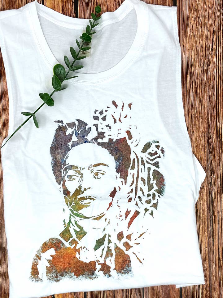 Frida Kahlo - Canotta muscolare da donna dipinta a mano per la vendita all'ingrosso da parte di Third Wolf Designs