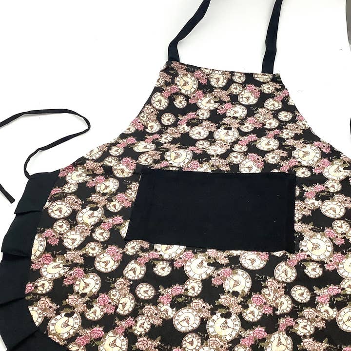 All Little Cute Things - Venta al por mayor Delantales - delantal. Alicia en el país de las maravillas soy anfitriona de una casa de té hasta tarde