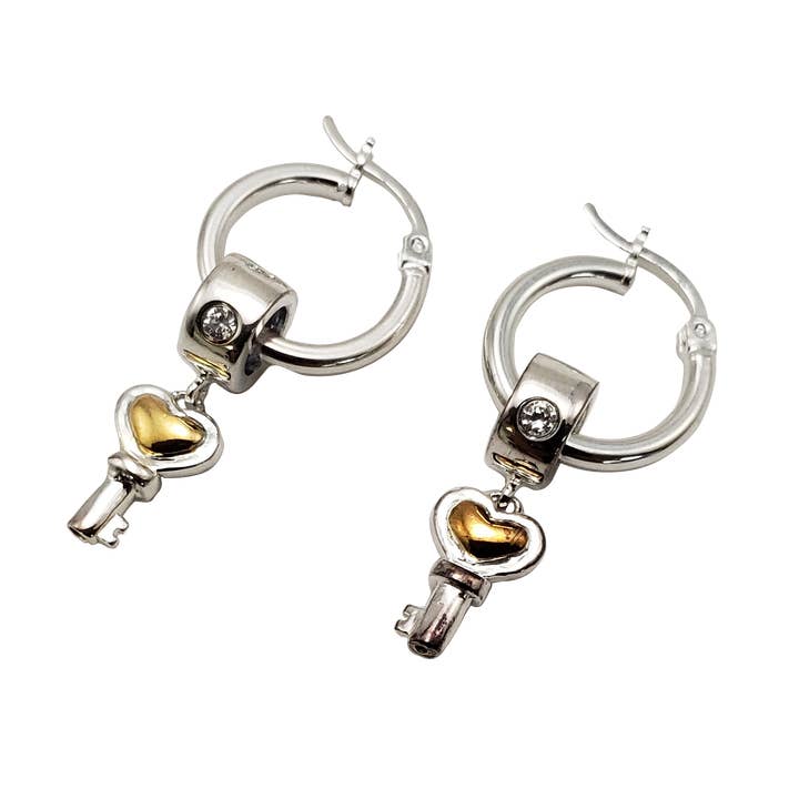 Petites créoles en forme de cœur pour la vente par Fenton Glass Jewelry