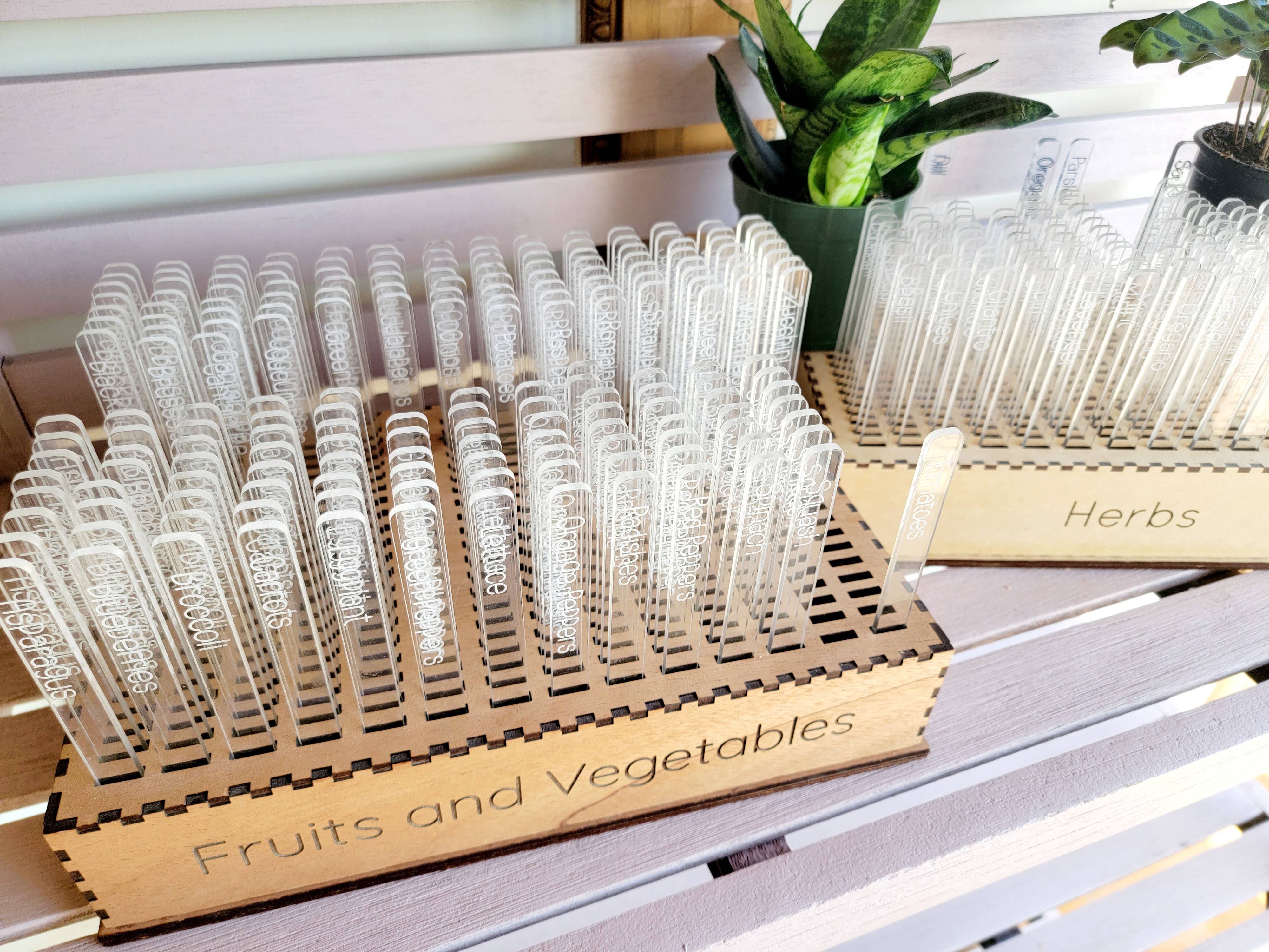 lou+teak - Wholesale Garden Tool - Garden Marker Display Box with Acrylic Markers1