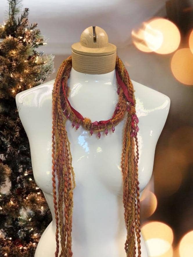 Collana con sciarpa leggera in mohair con perline boho, arancione e rosso per la vendita all'ingrosso da parte di Ciao Bella Jewelry Inc