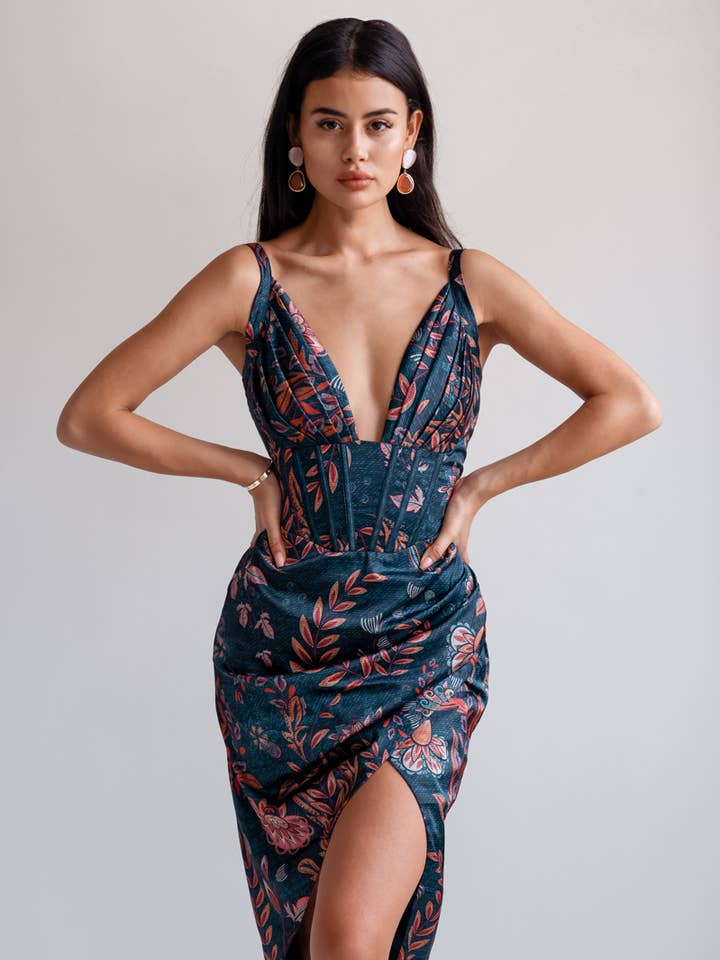 Estampa floral em azul cobalto Vestido Midi Halley Drapeado para venda a revendedores na Faire