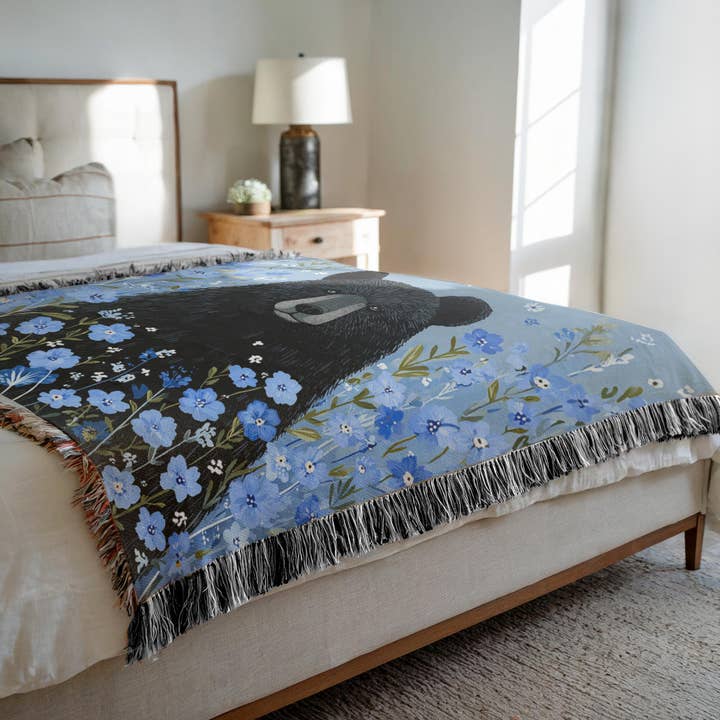 Manta Tejida - Oso de Flores Silvestres 60" x 80" para venta al por mayor de Art by Tuula