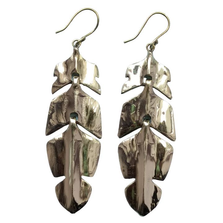 Bellissimi orecchini pendenti da donna in ottone con foglie di Monstera Tribal per la vendita all'ingrosso da parte di SILVER CAVE